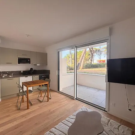 2 Pers. Avec Terrasse Et Parking En Neuve - Fr-1-197-642 Daire *